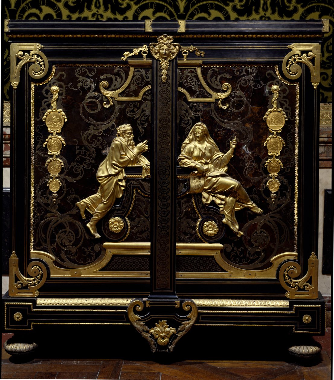 Furniture Regence style: cabinet with coins realized by Gilles Marie Oppenord (1672-1742) 18th century Versailles, musee du chateau 作者 吉尔斯·玛丽·奥本诺德（Gilles Marie Oppenord）