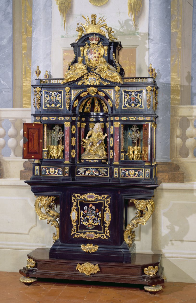 Electress Palatine的内阁，1707年（乌木，镀金青铜，珍珠母和pietre dure） 作者 乔凡尼·巴蒂斯塔·福吉尼