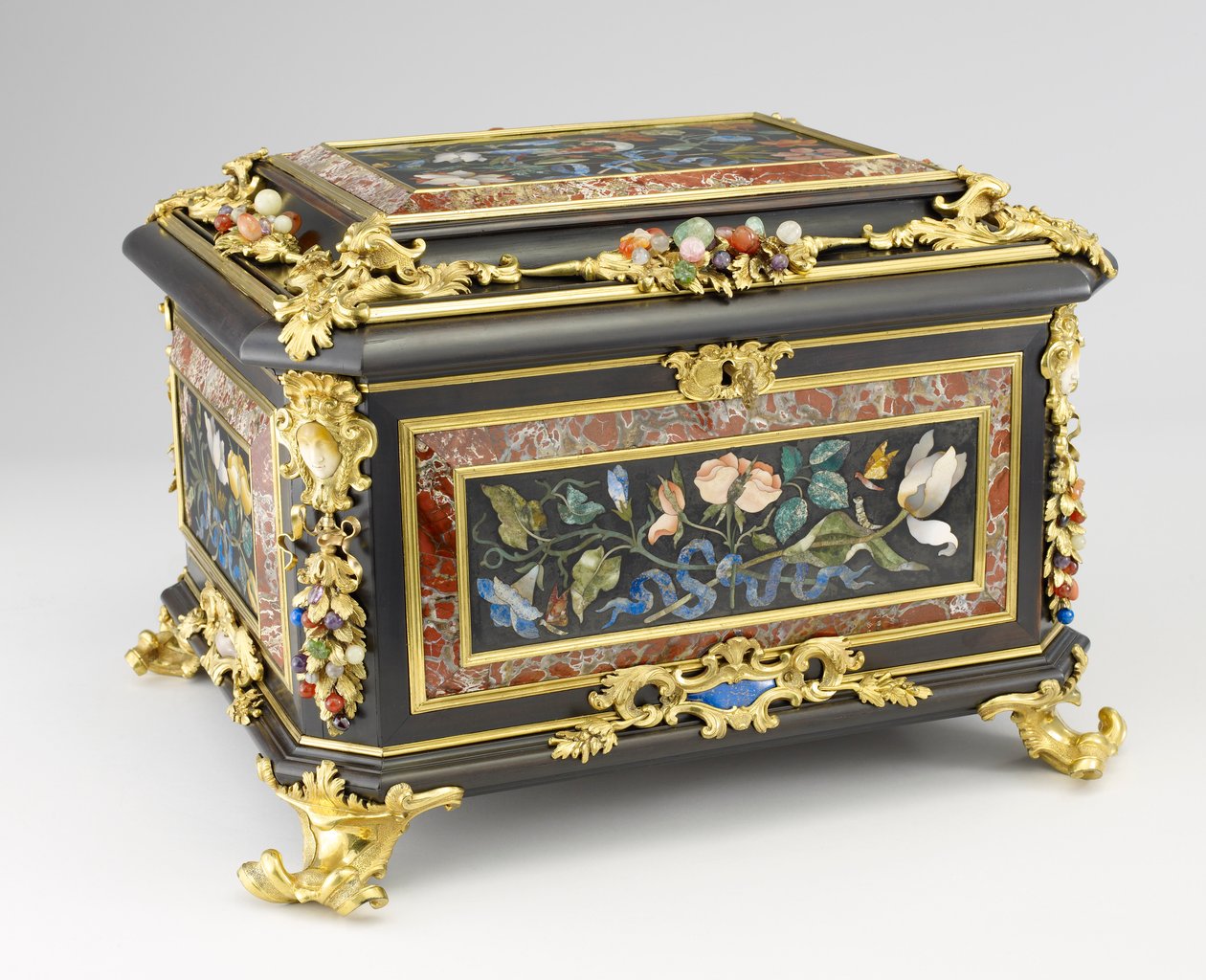 珠宝盒，17:30（橡木，乌木，pietra dura，青铜和半宝石） 作者 乔凡尼·巴蒂斯塔·福吉尼