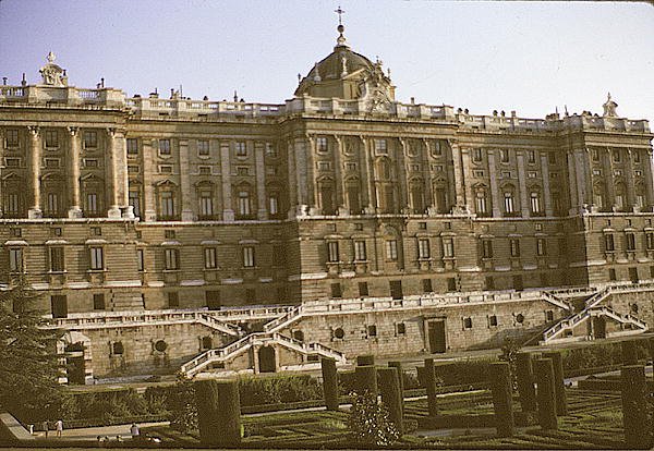 Palacio Real的南面的视图，始于1738年 作者 乔凡尼·巴蒂斯塔·萨切蒂