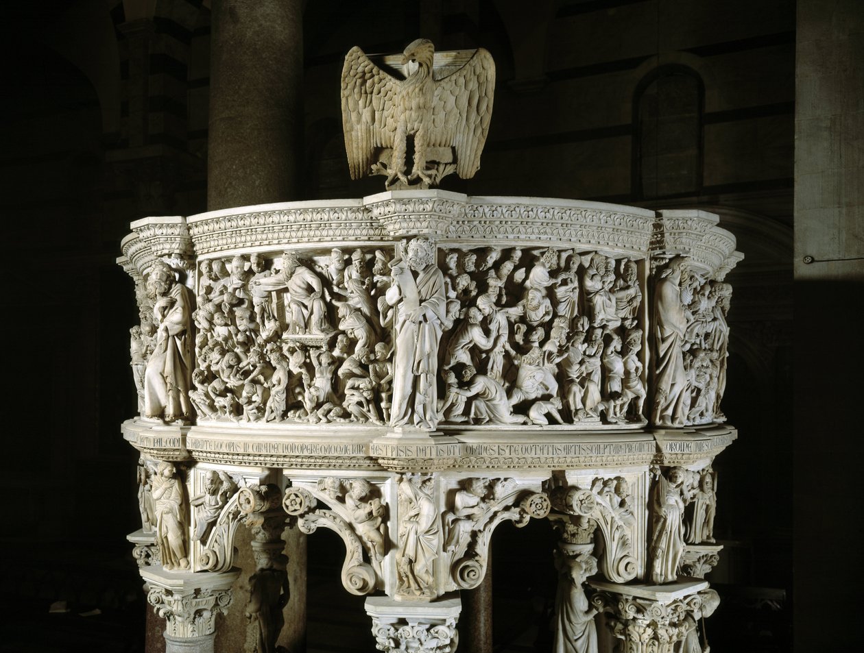 Giovanni Pisano (1248-1314) 设计的椅子上部概览（大理石讲坛浮雕细节）1302-1311 意大利比萨大教堂（Duomo di Pisa） 作者 乔凡尼·皮萨诺（Giovanni Pisano）