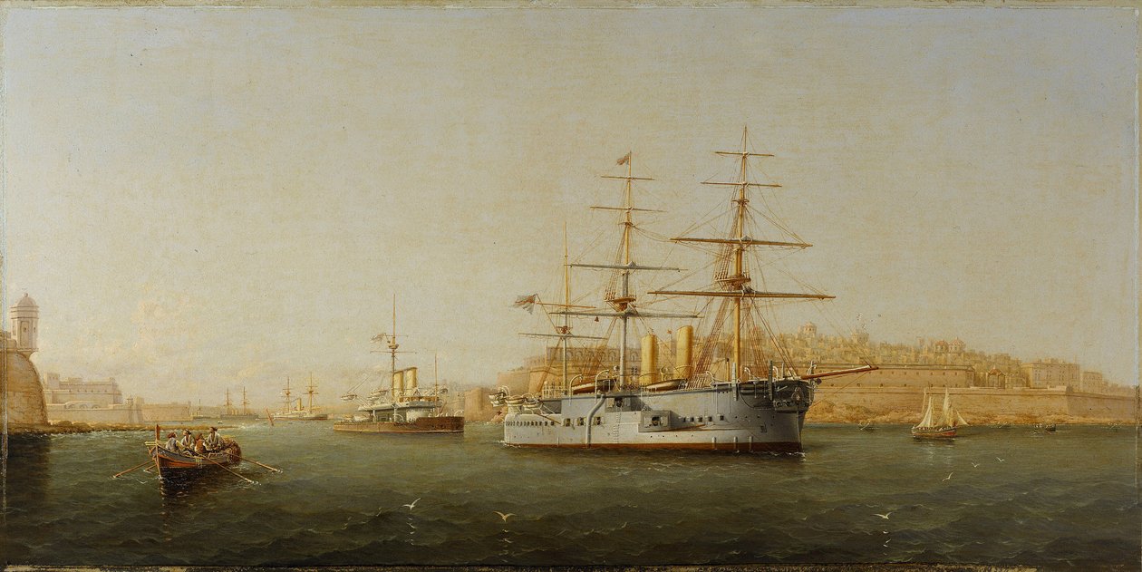 随着 HMS "亚历山德拉 "号离开马耳他，瓦莱塔（Valletta）的建筑在右侧非常细致。吉罗拉莫-贾尼（1837-1895 年）的木板油画作品 作者 吉罗拉莫·詹尼
