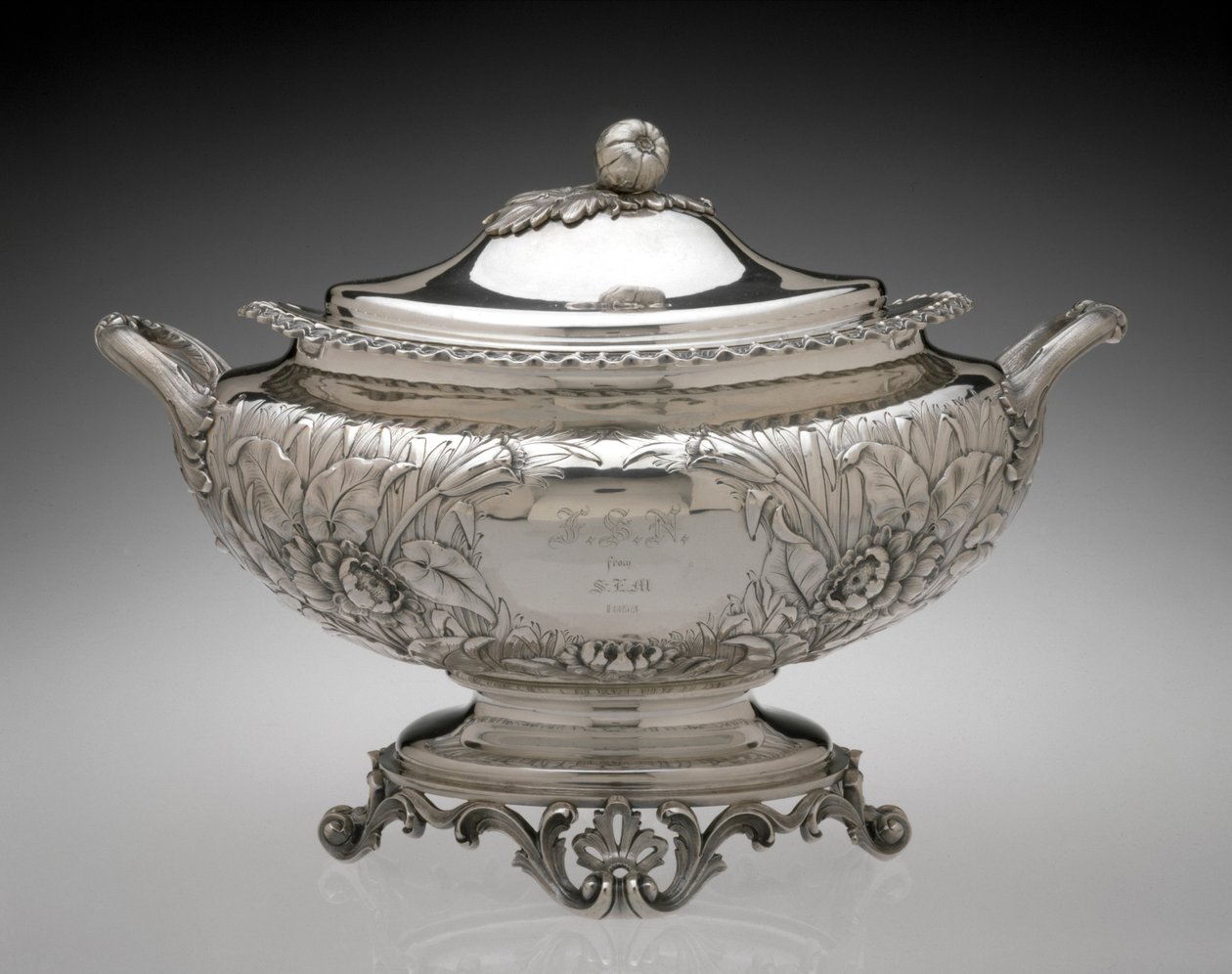 来自Gorham制造公司的汤Tureen，1985年（银） 作者 戈勒姆制造公司戈勒姆制造公司