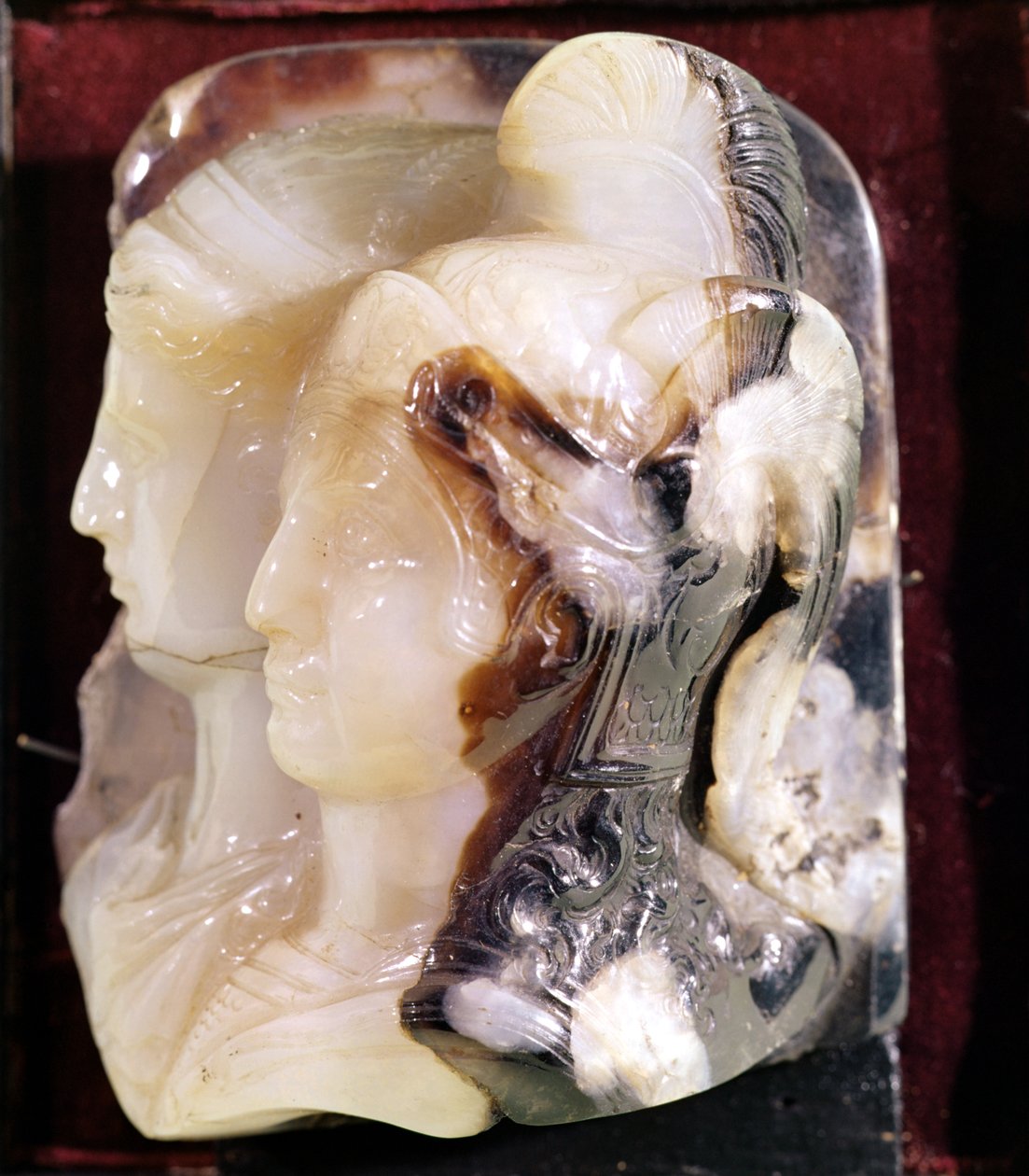亚历山大大帝（公元前356-323）和奥林匹亚（公元前375-316）（sardonyx）的客串肖像 作者 希腊文