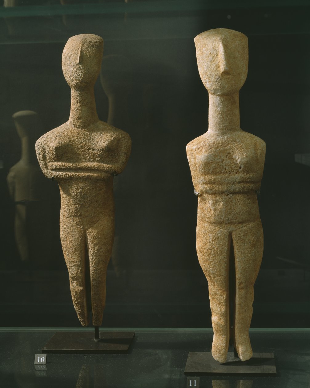 &39;折叠臂&39;型女性雕像，来自Paros，早期基克拉迪二世时期（公元前2700-2300）（大理石） 作者 希腊文