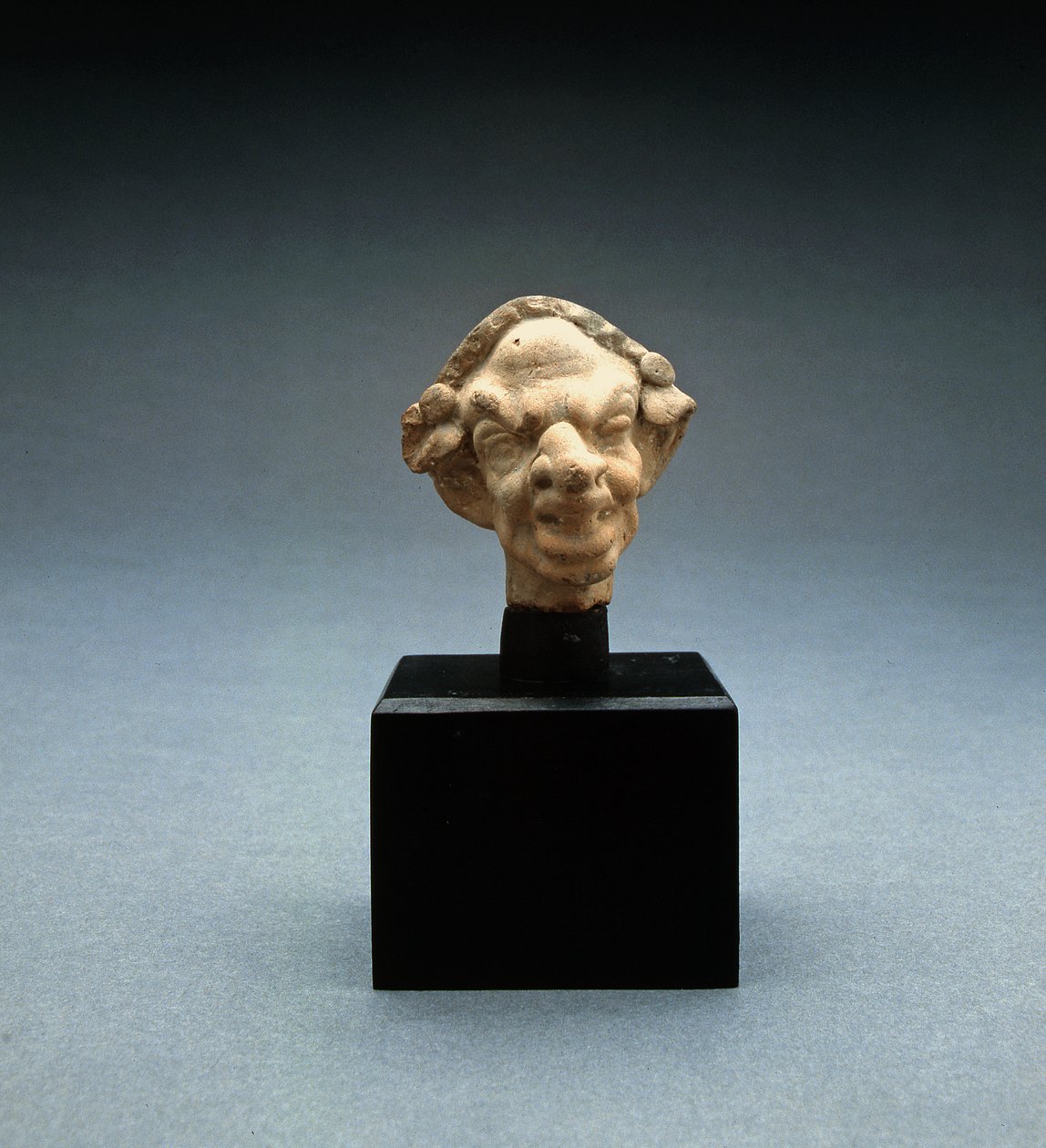 一个女人的怪诞头，100 BC-100 AD（兵马俑）（另见213319） 作者 希腊文