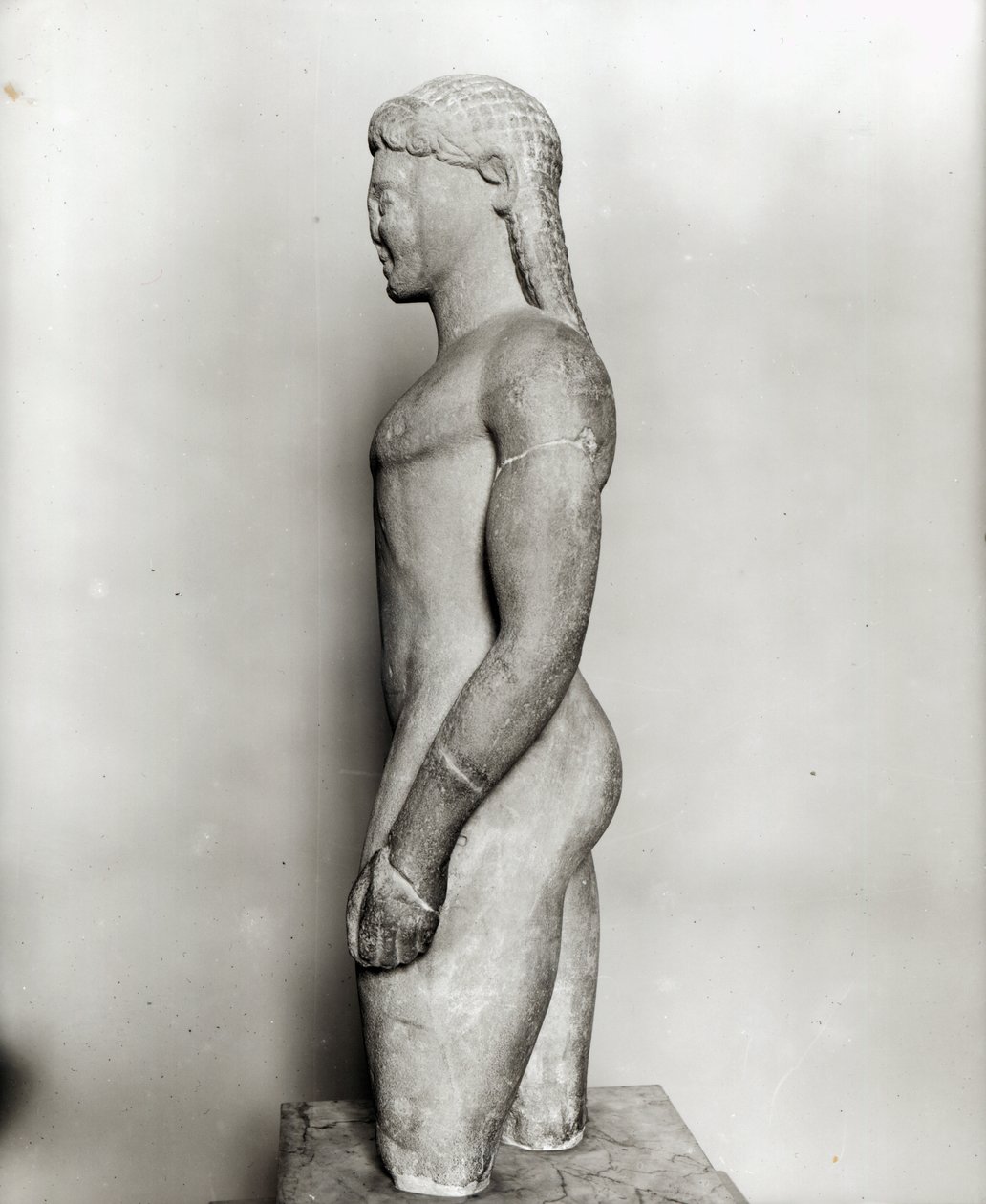 Kouros，来自Paros，位于Asklepios圣殿附近，公元前540年（大理石）（另见154092,164837-164838） 作者 希腊文