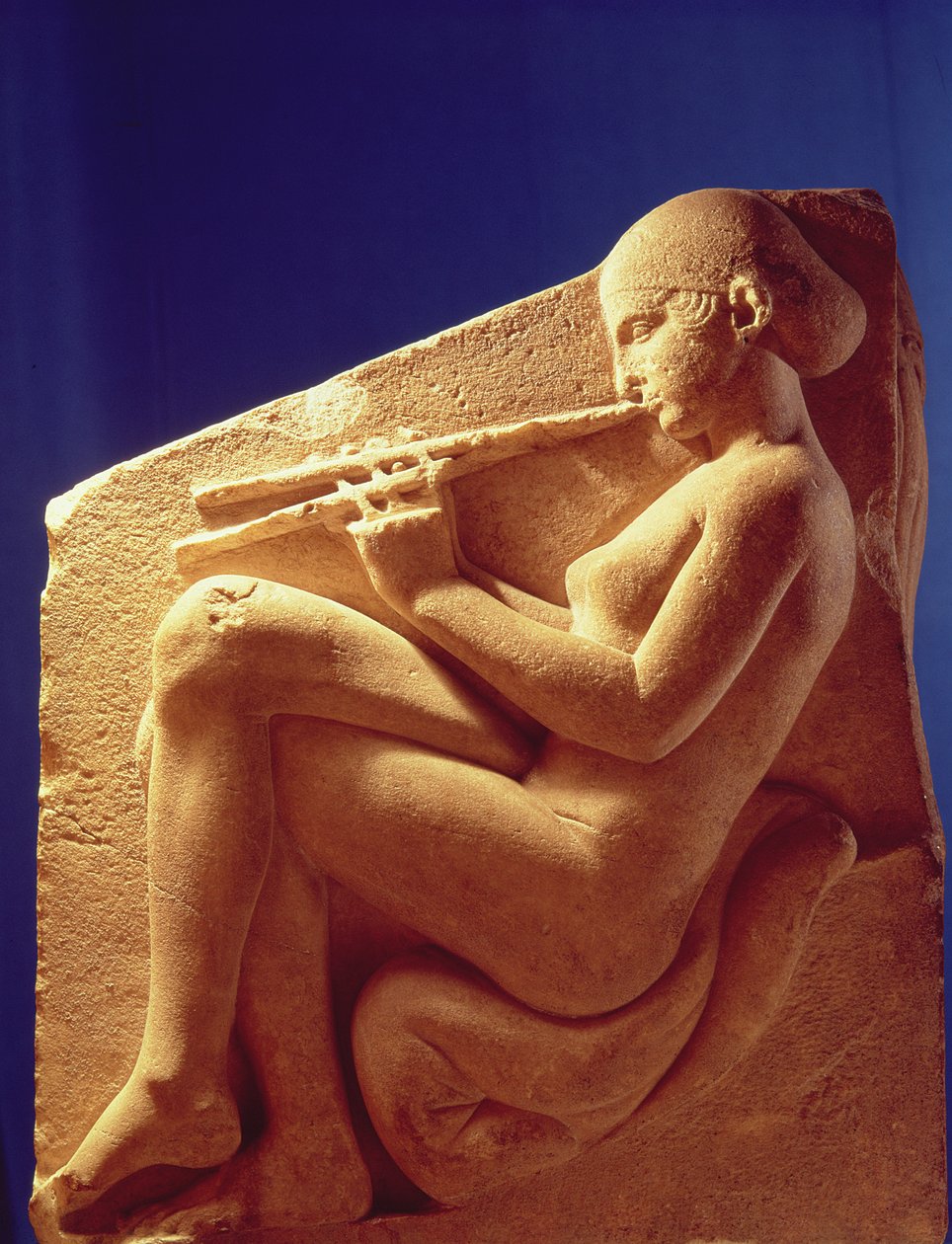 Ludovisi王座，描绘一位女子吹笛子的小组，公元前470  -  60年（大理石） 作者 希腊文