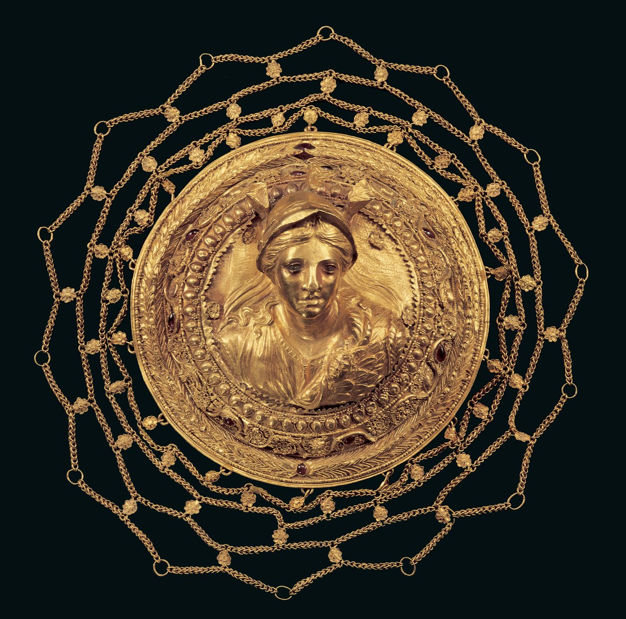 来自Thessalia，希腊化时期（金片，石榴石和蓝色珐琅）的雅典娜半身像的大奖章 作者 希腊文