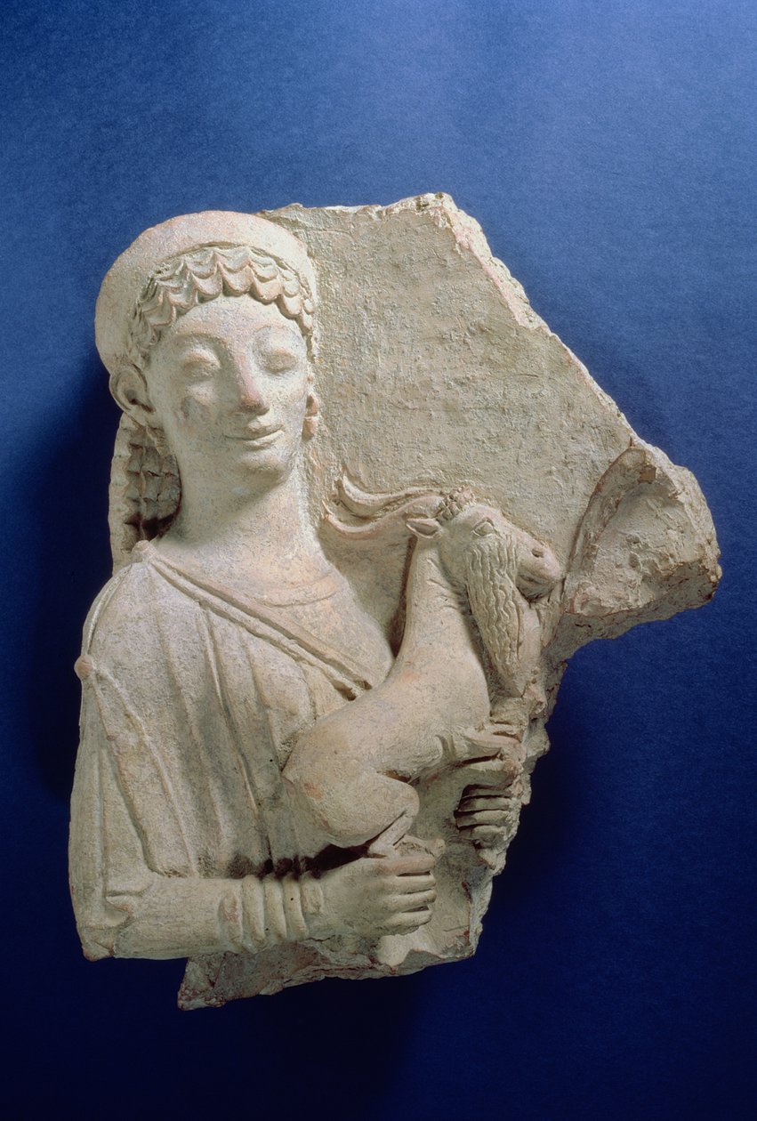 一个女人拿着山羊，古代时期，公元前500年（兵马俑）的救济 作者 希腊文