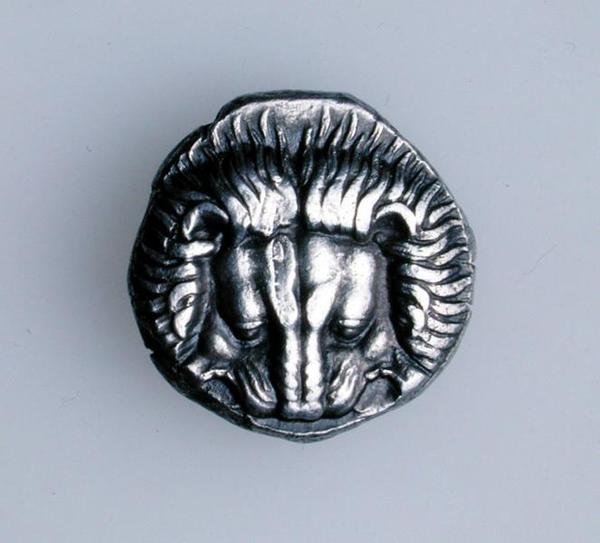 爱沙尼亚的萨摩斯的Tetradrachm描绘了狮子的头皮，公元前390年（正面）（银色）（反向看168077） 作者 希腊学派