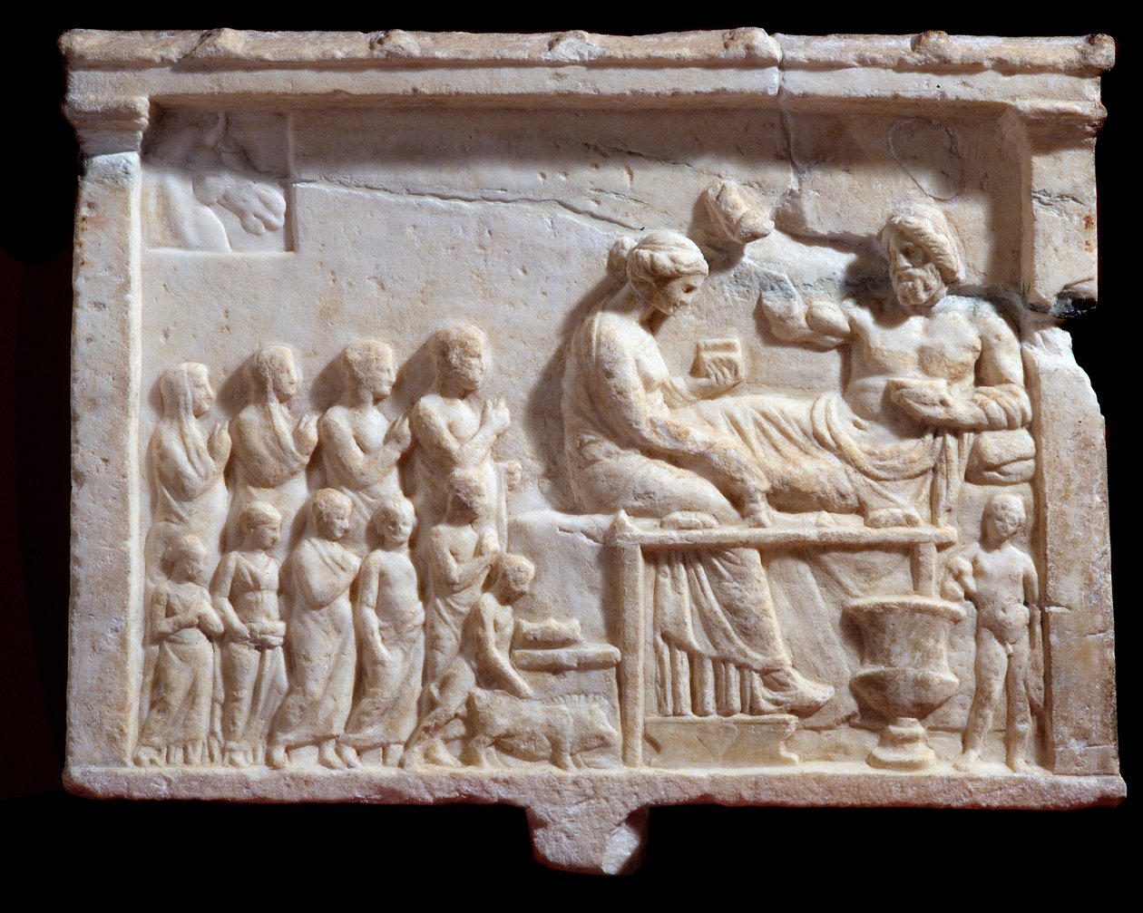 希腊艺术。"表现宴会场面的浮雕"，公元前300年 Dim 48x65x6 cm Mantua (mantua) Palazzo Ducale, Coll statuaria, inv n 6684 意大利 - 希腊文明。表现宴会的大理石浮雕（48x65x6厘米），公元前3世纪 - 曼图亚，公爵宫 作者 希腊文