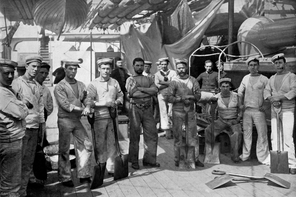 1896年，HMS坎珀当号战列舰的某些助推器。 作者 格里高利公司