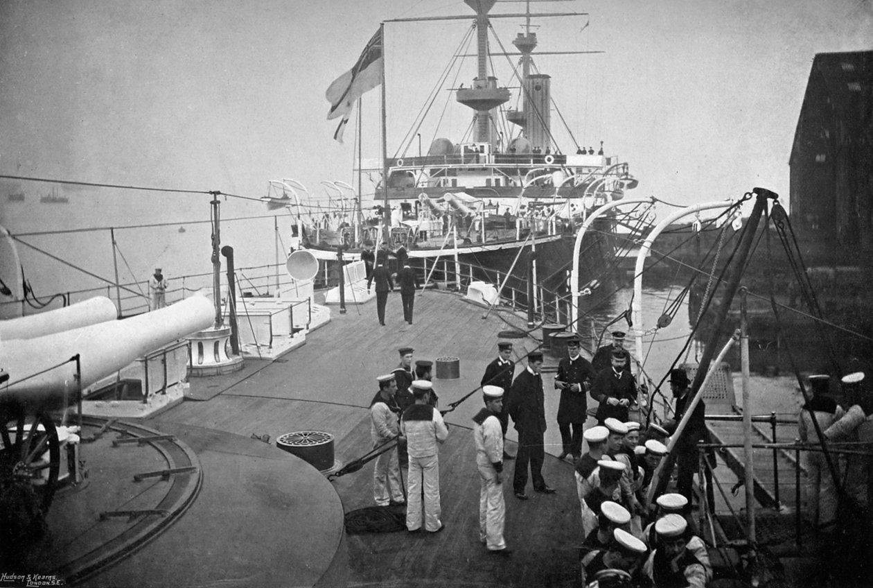 1896年，汉普郡朴茨茅斯号战列舰HMS决议。 作者 格里高利公司