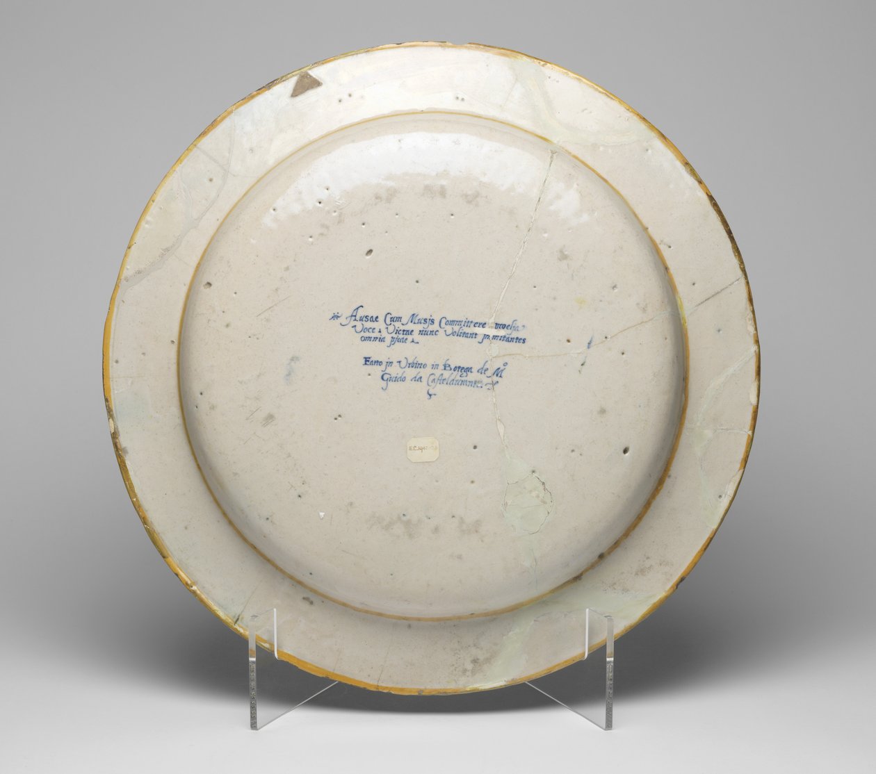 描述缪斯与皮埃里德斯之间竞赛的菜肴的反面，c.1545-50（锡釉陶器） 作者 吉多·杜兰蒂诺（Guido Durantino）
