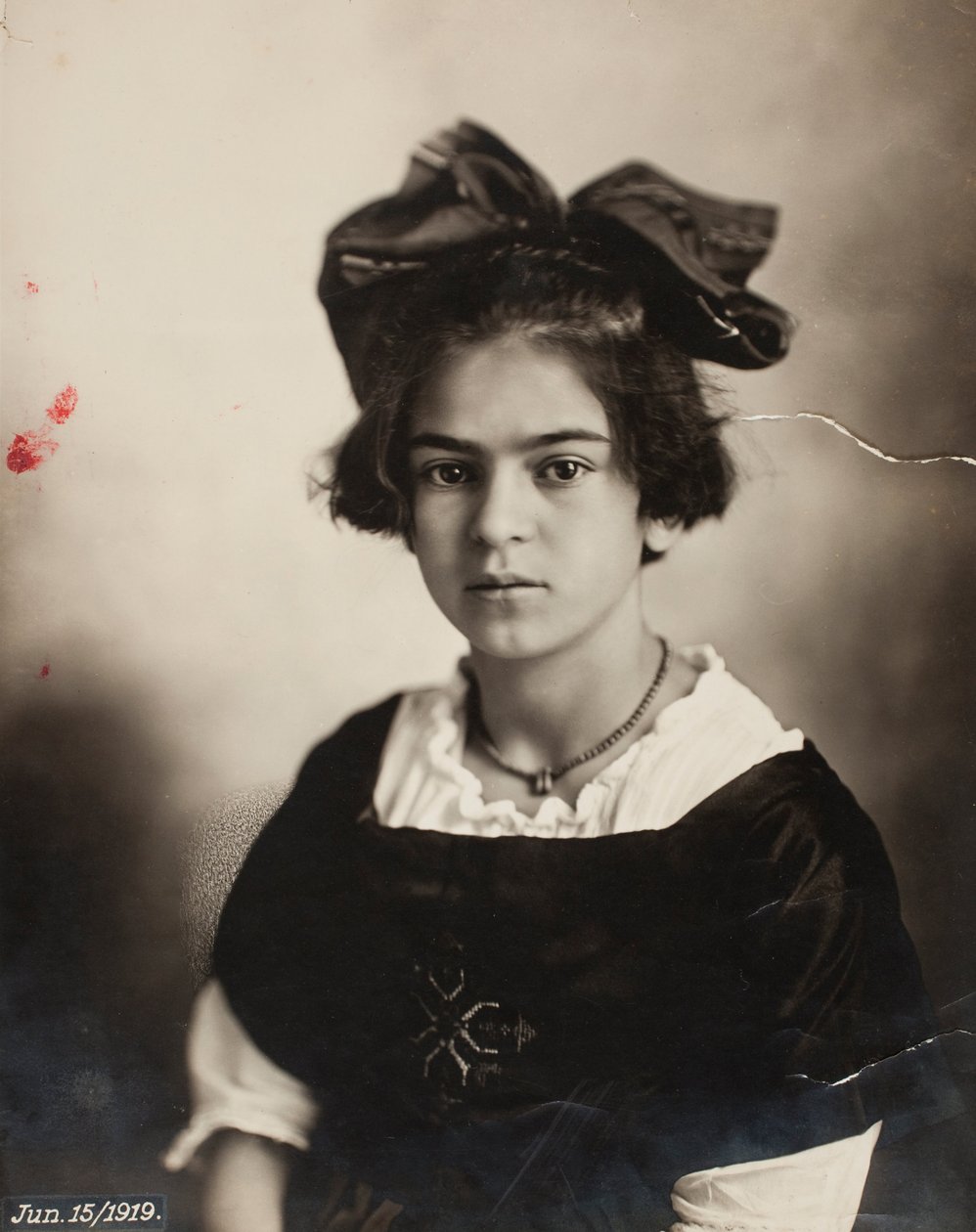 Frida Kahlo，1919年6月15日 作者 吉列尔莫·卡洛（Guillermo Kahlo）