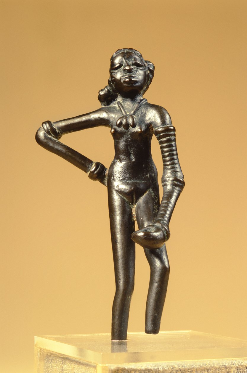来自巴基斯坦印度河谷Mohenjo-Daro的一位年轻舞者的身影，公元前3000  -  1500年（青铜） 作者 哈拉潘