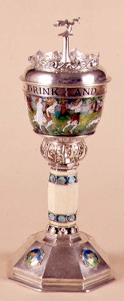 爱心杯和盖子，带象牙茎的应用装饰，c.1905-09（银和珐琅） 作者 哈罗德·马able
