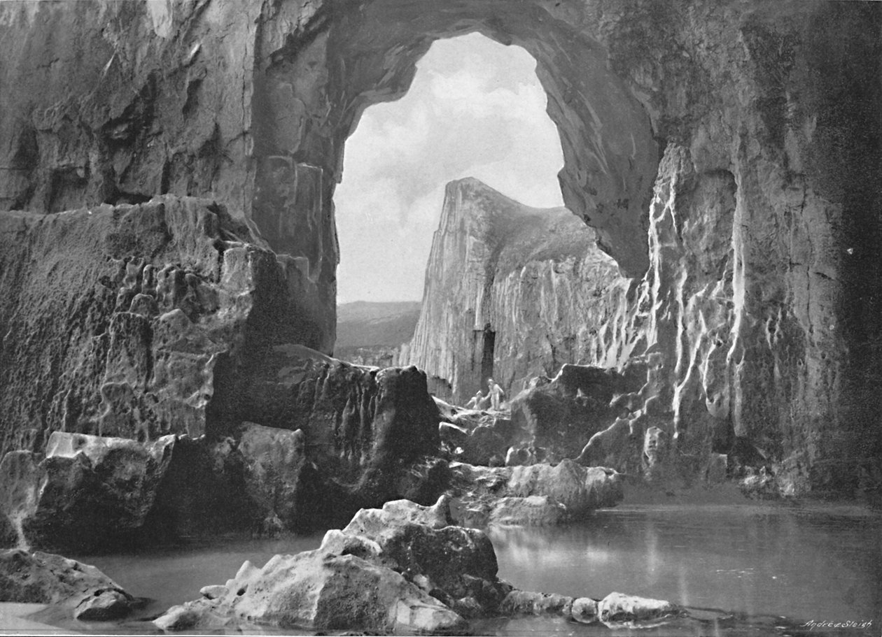 Lydstep自然拱门，滕比，c1896 作者 哈维·巴顿