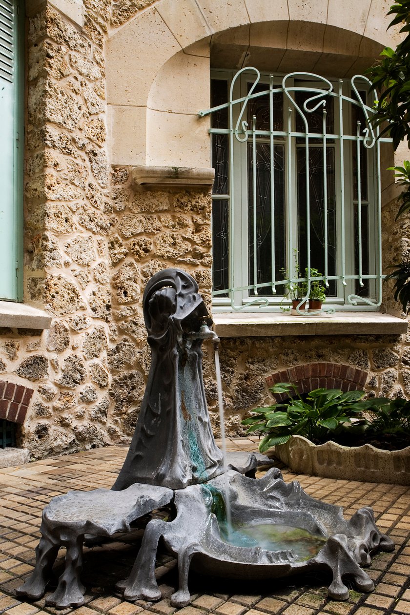 喷泉，Castel Beranger的庭院，1897-98 作者 赫克托·吉马尔（Hector Guimard）