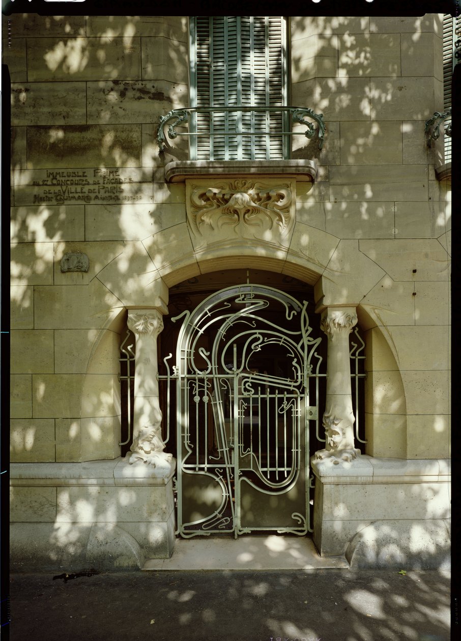 &39;Castel-Beranger&39;的门户，第14号，Rue La Fontaine，1897-98 作者 赫克托·吉马尔（Hector Guimard）