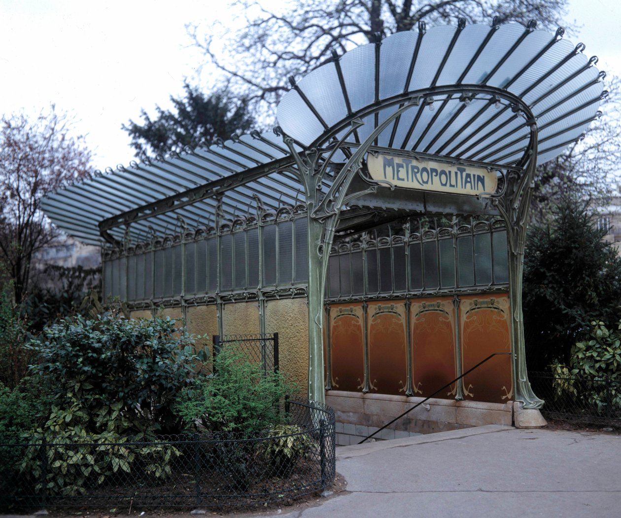 Hector Guimard (1867-1942) 制作的地铁站口，巴黎。 20世纪 作者 赫克托·吉马尔（Hector Guimard）