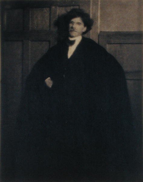 阿尔弗雷德-斯蒂格利茨（1864-1946）的画像（黑白照片）。 作者 海因里希·库恩