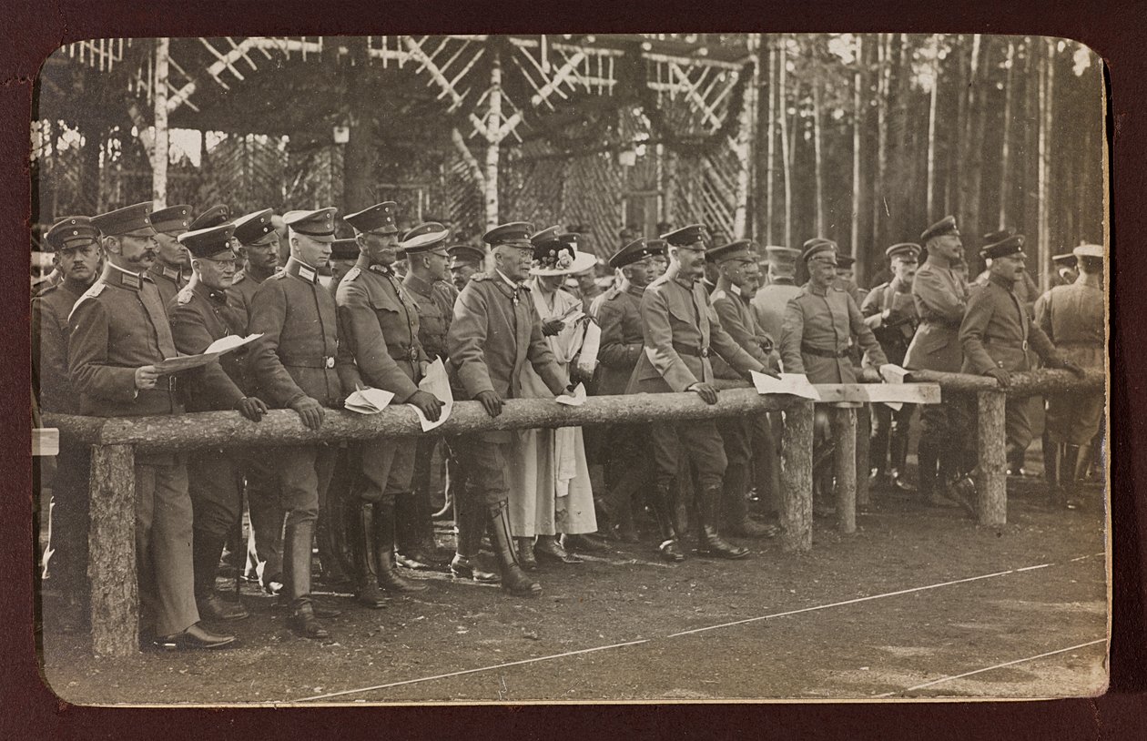 第一次世界大战：1914-1916年乌克兰在德军入侵期间。士兵群（黑白照片 作者 英雄公墓Dsessentniki（At ..至）