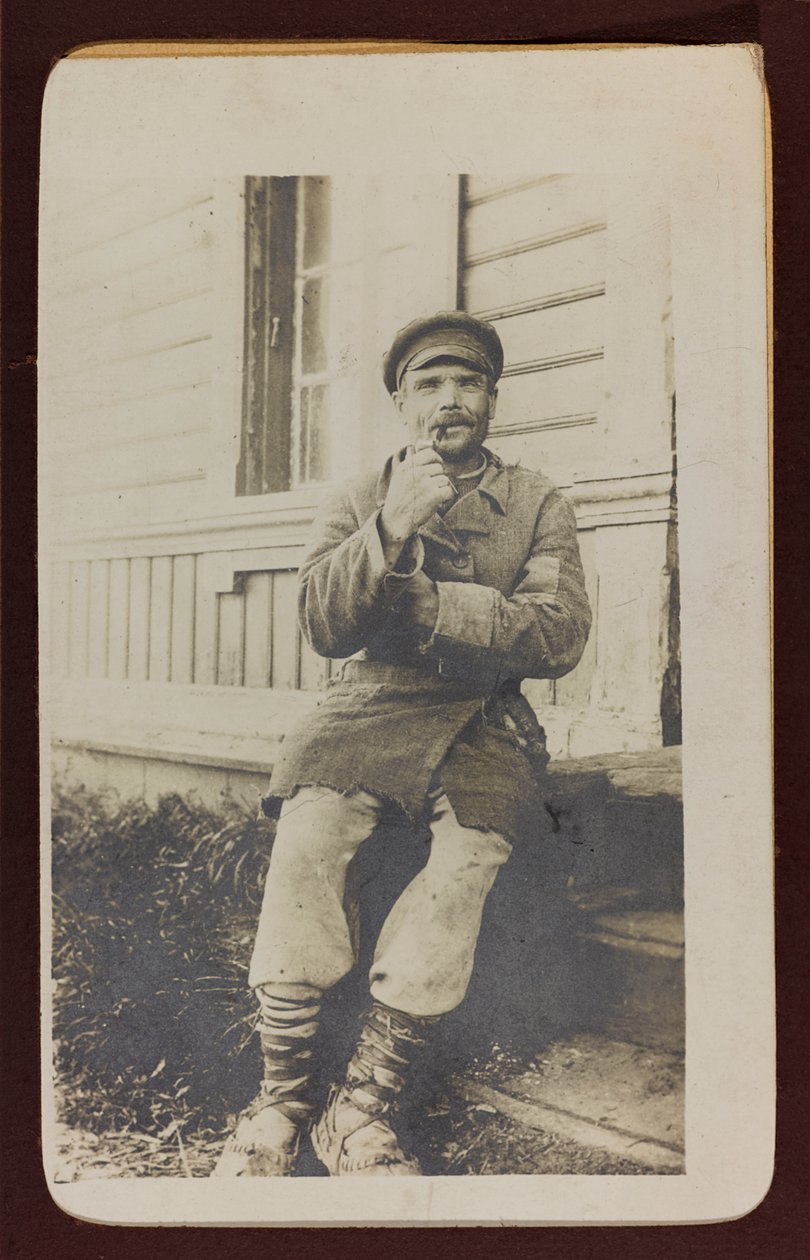 第一次世界大战：1914-1916 年德国军队入侵期间的“乌克兰”。 一个男人的肖像（黑白照片） 作者 英雄公墓Dsessentniki（At ..至）
