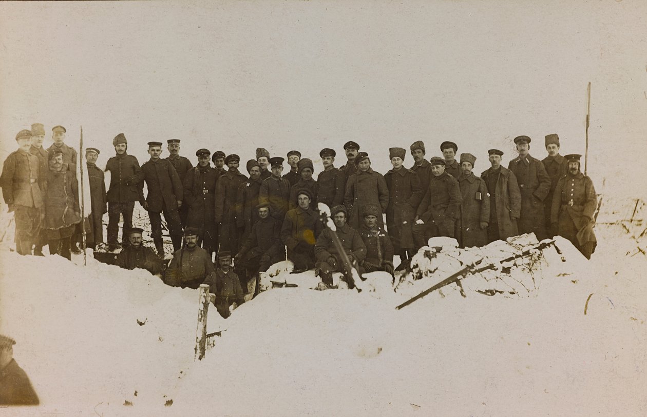 第一次世界大战：1914-1916年乌克兰在德军入侵期间。士兵群（黑白照片 作者 英雄公墓Dsessentniki（At ..至）