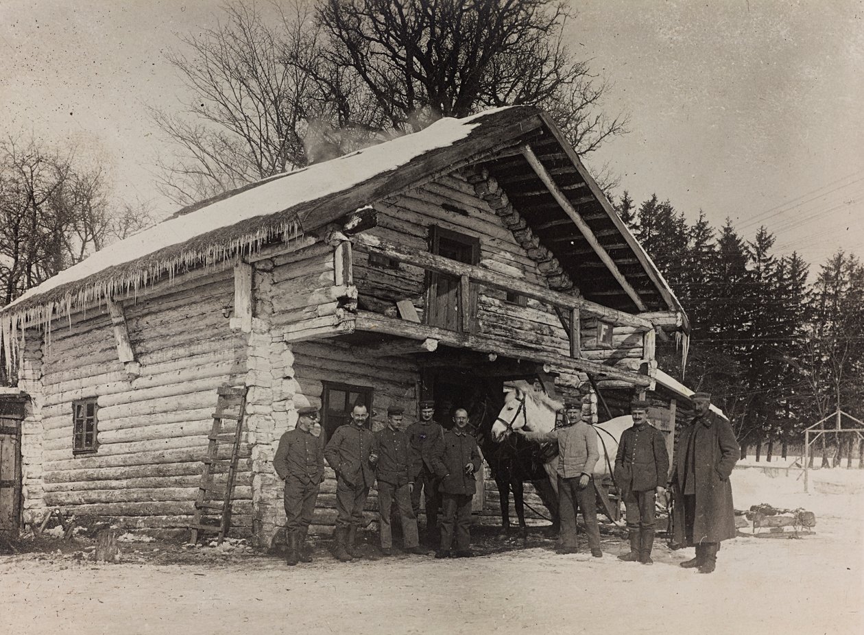 第一次世界大战：1914-1916 年德国军队入侵期间的“乌克兰”。 一所房子的军事前线（黑白照片） 作者 英雄公墓Dsessentniki（At ..至）