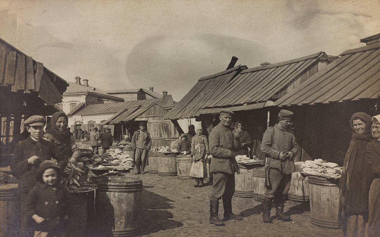 第一次世界大战：1914-1916 年德国军队入侵期间的“乌克兰”。 军用市场（黑白照片） 作者 英雄公墓Dsessentniki（At ..至）