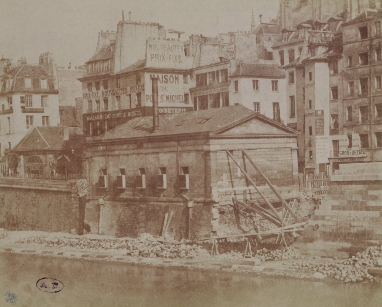 观看Pont St.Michel，c.1851（calotype照片）的旧巴黎房子的视图 作者 亨利·简·路易·勒·塞克