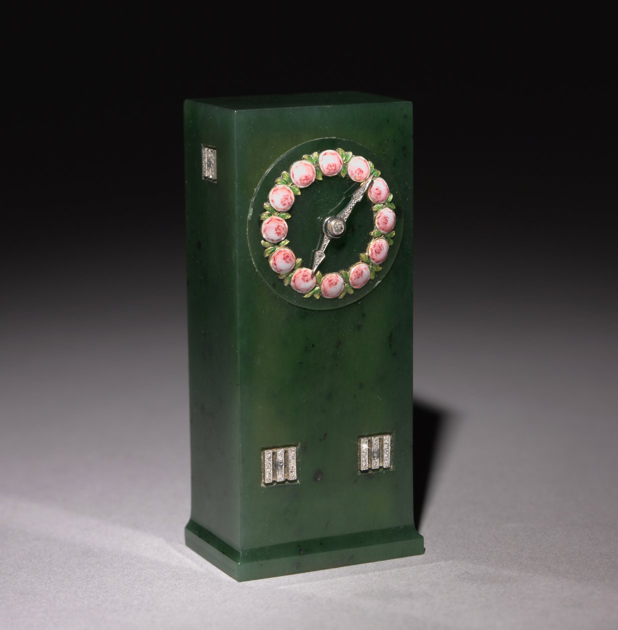 1903年以后的彼得·卡尔·法贝热（Peter CarlFabergé）钟表公司（1846-1920）（玉，金，珐琅，钻石） 作者 亨里克·威格斯特罗姆