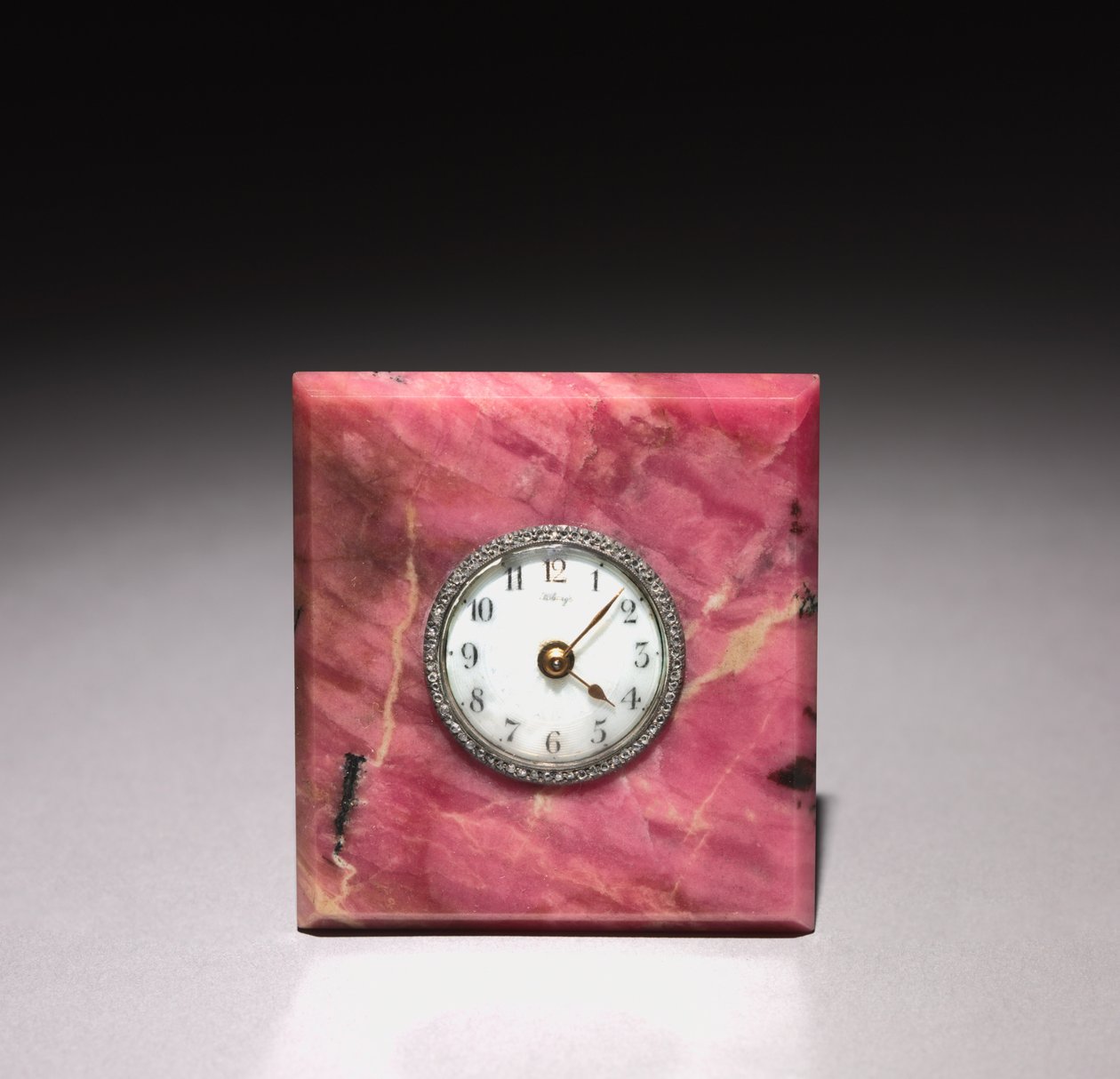 1903年以后的彼得·卡尔·法贝热（Peter CarlFabergé）钟表公司（1846-1920）（菱锰矿，银，珐琅，钻石） 作者 亨里克·威格斯特罗姆
