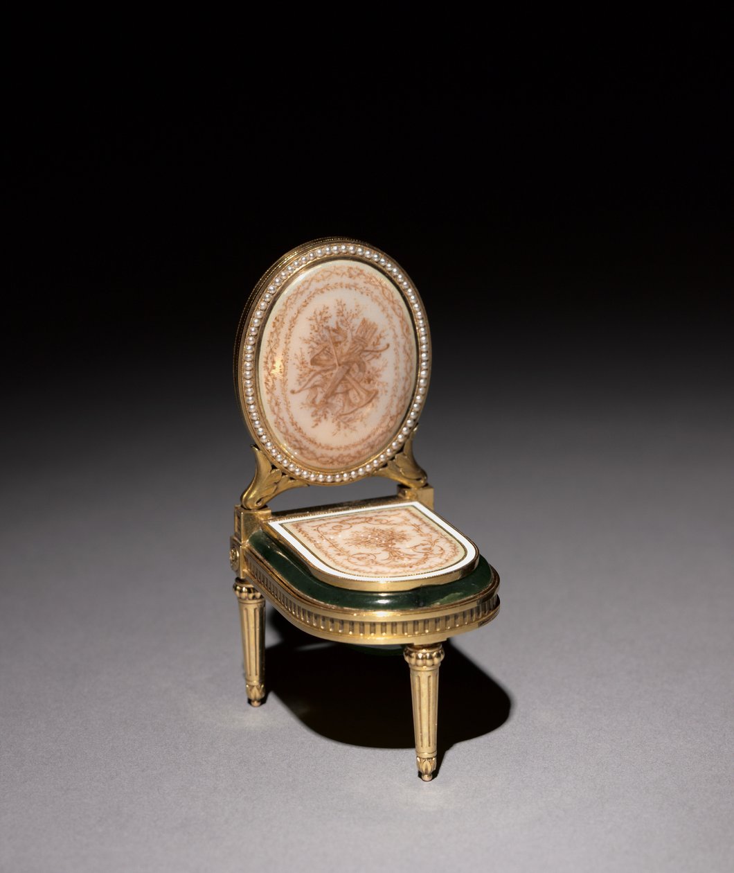 微型净身盆，彼得·卡尔·法贝格（Peter CarlFabergé）公司 作者 亨里克·伊曼纽尔·威格斯特伦