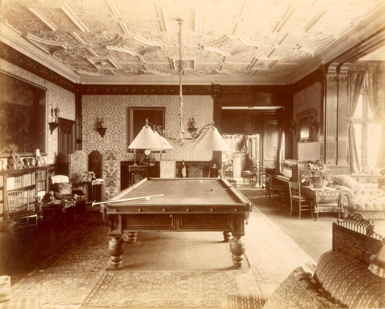 Buckinghamshire的Ascott House的台球室，1889年。 作者 亨利·贝德福德·勒米尔