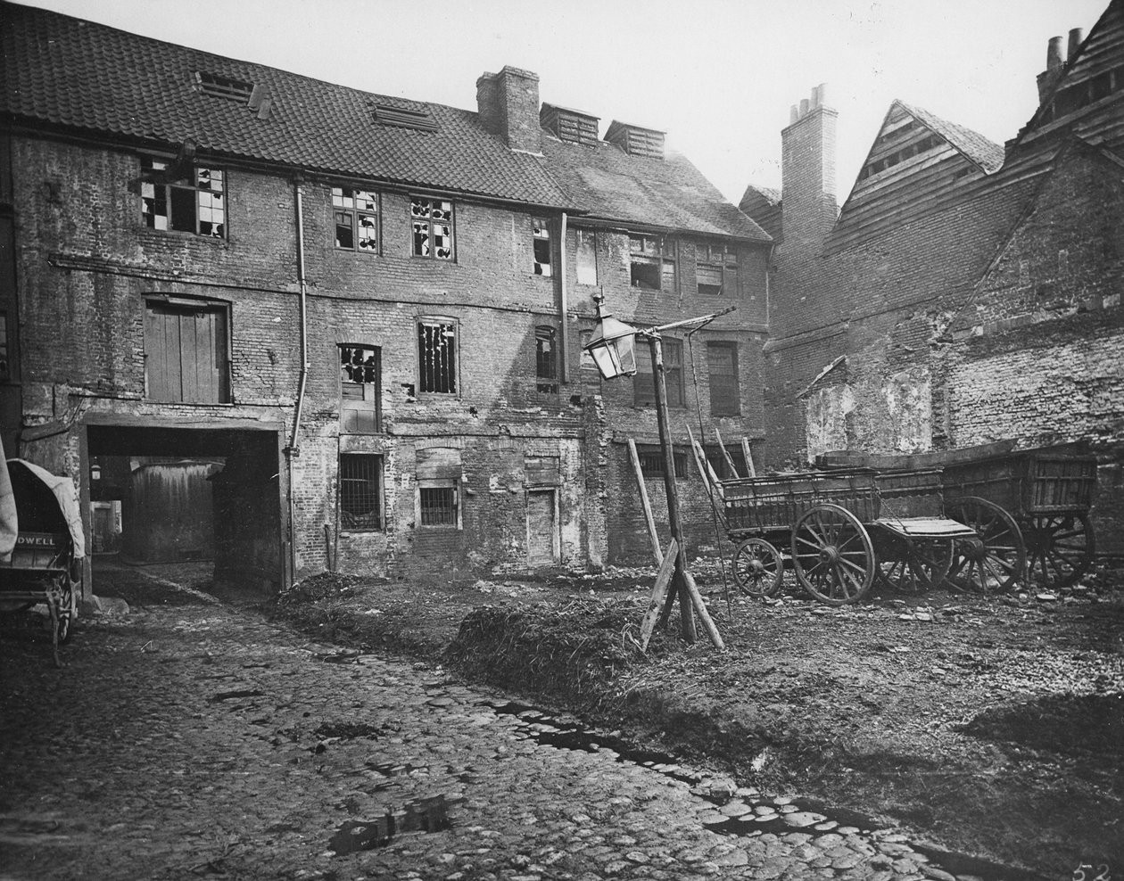 White Hart Inn Yard，Southwark，c.1881 作者 亨利·迪克森