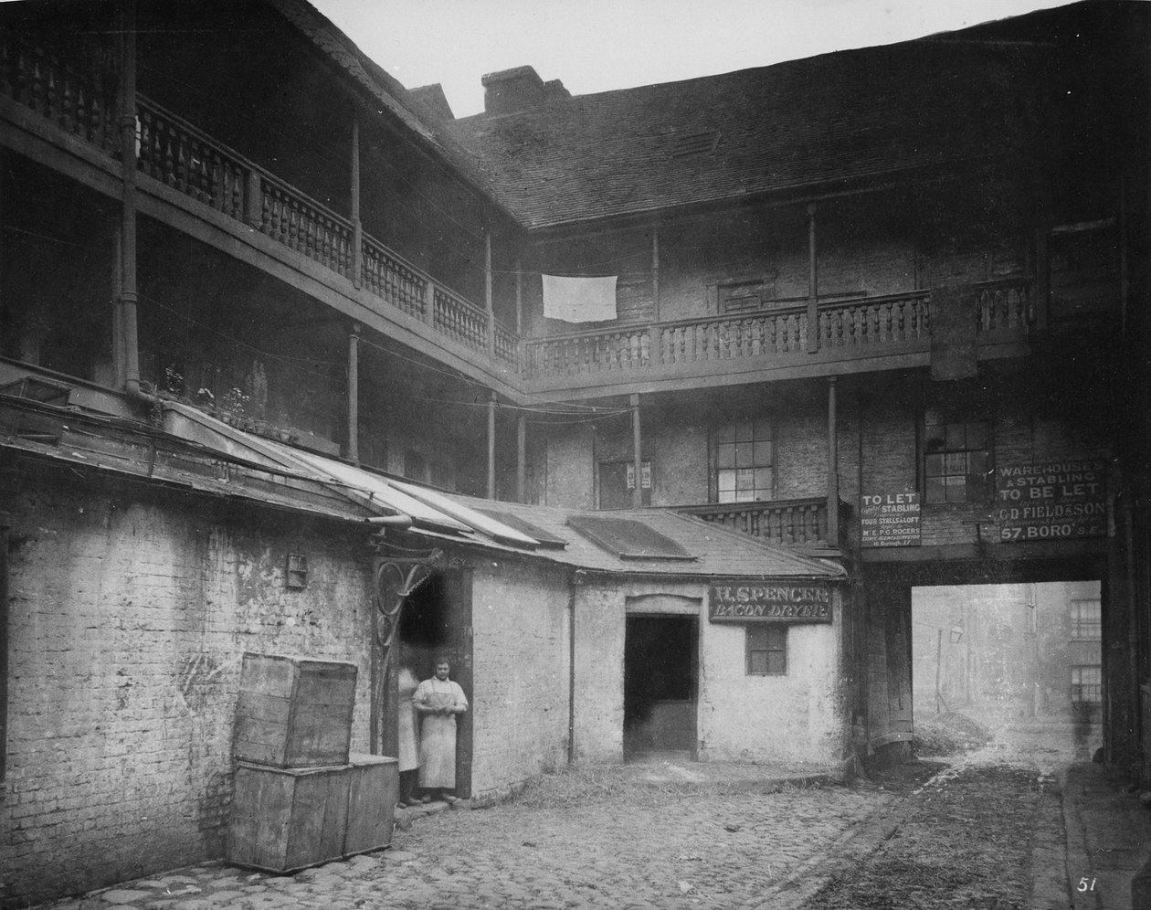 White Hart Inn Yard，Southwark，c.1881 作者 亨利·迪克森