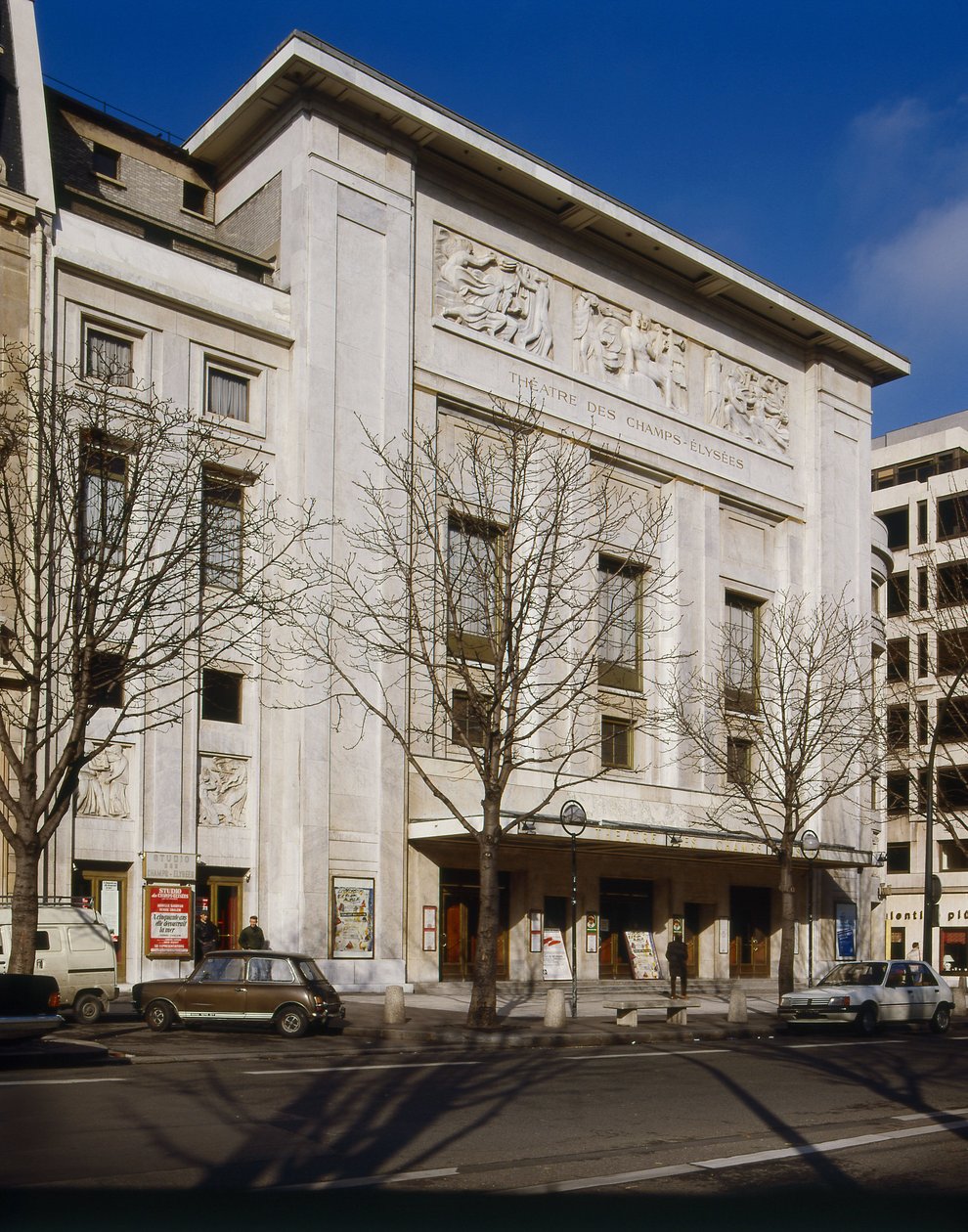 香榭丽舍大街剧院 作者 亨利·范·德·佩雷·奥古斯特 (1874-1954) 和佩雷·古斯塔夫 (1876-1952) 维尔德