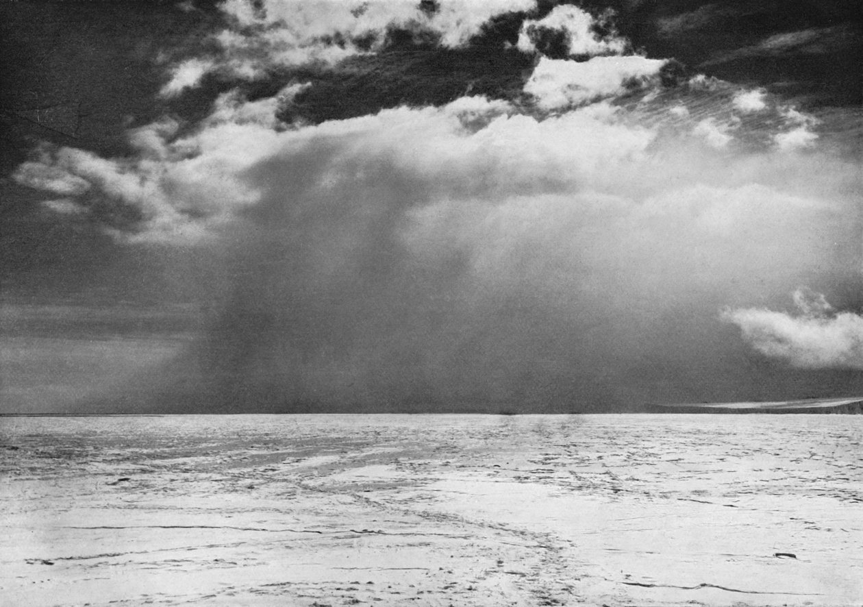 一场飞过海冰的暴风雪，c19101913，1913年。 作者 赫伯特·庞廷