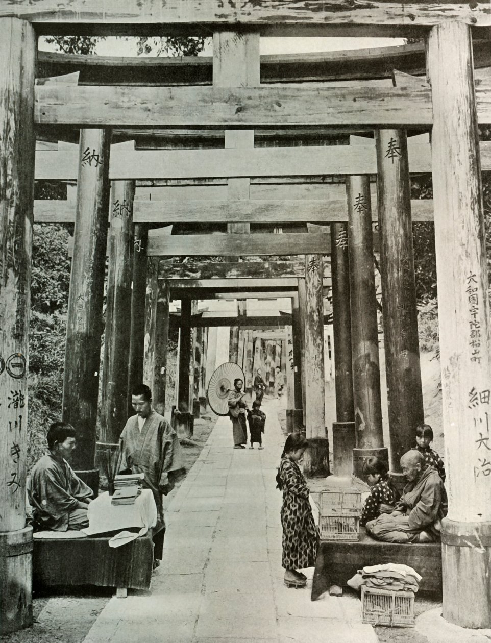 1910年在Inari的Torii大道。 作者 赫伯特·庞廷