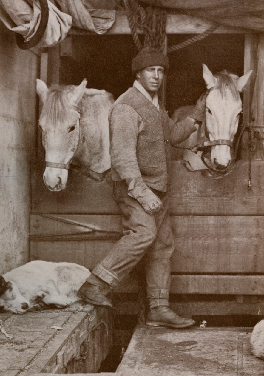 大新星上的Oates和Pony船长，摄于1913年-1910年。 作者 赫伯特·庞廷