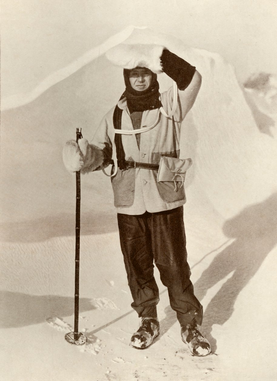 斯科特（Scott）船长戴着钱包，携带雪橇日记，摄于1913年，c1910-1911 作者 赫伯特·庞廷