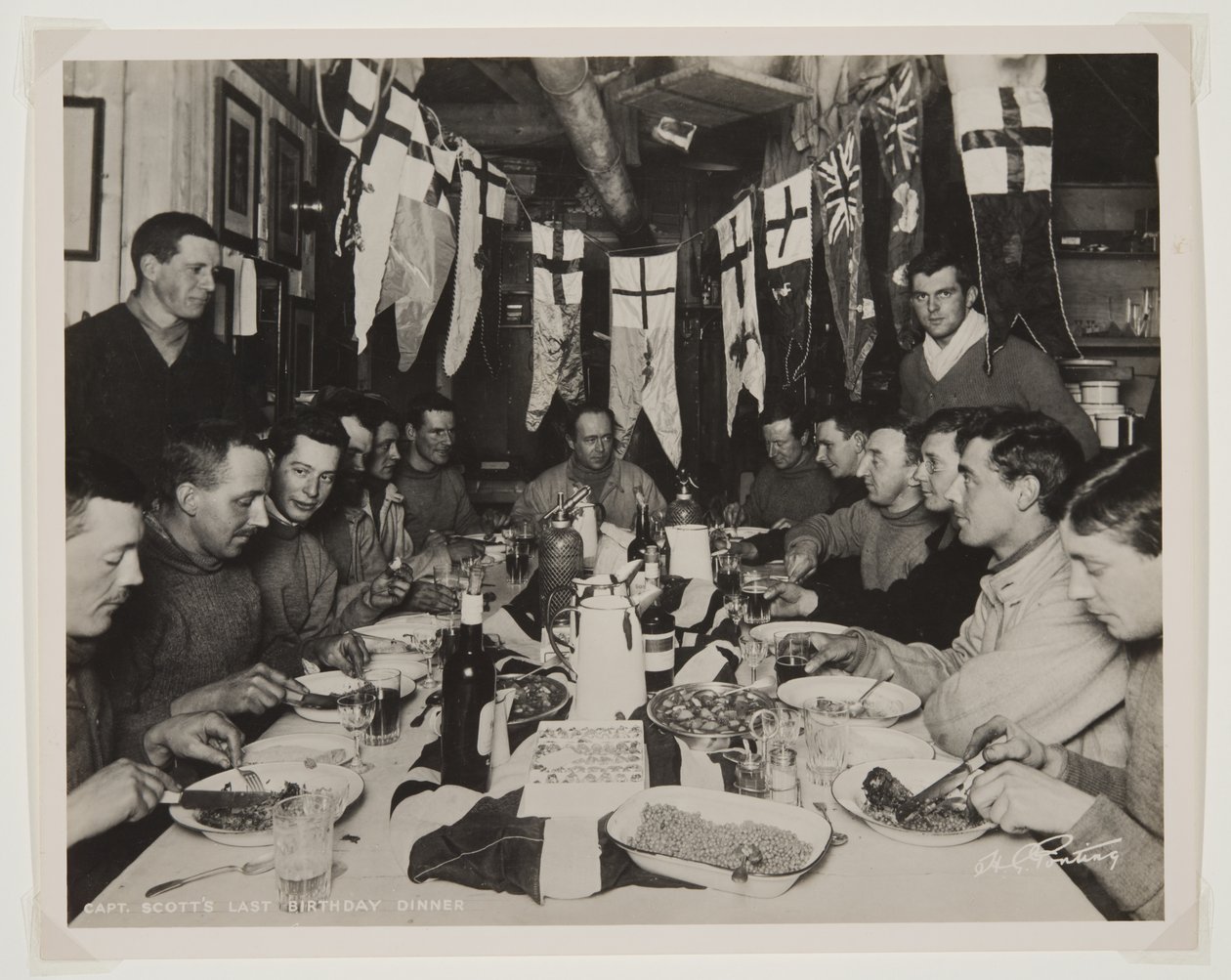 斯科茨船长上一个生日晚宴，在Terra Nova Expedition（1910-13）期间到达南极（溴化物印刷品） 作者 赫伯特·庞廷