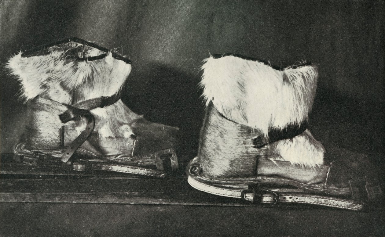Finnesko装有上图所示的滑雪鞋，c19101913，1913年 作者 赫伯特·庞廷