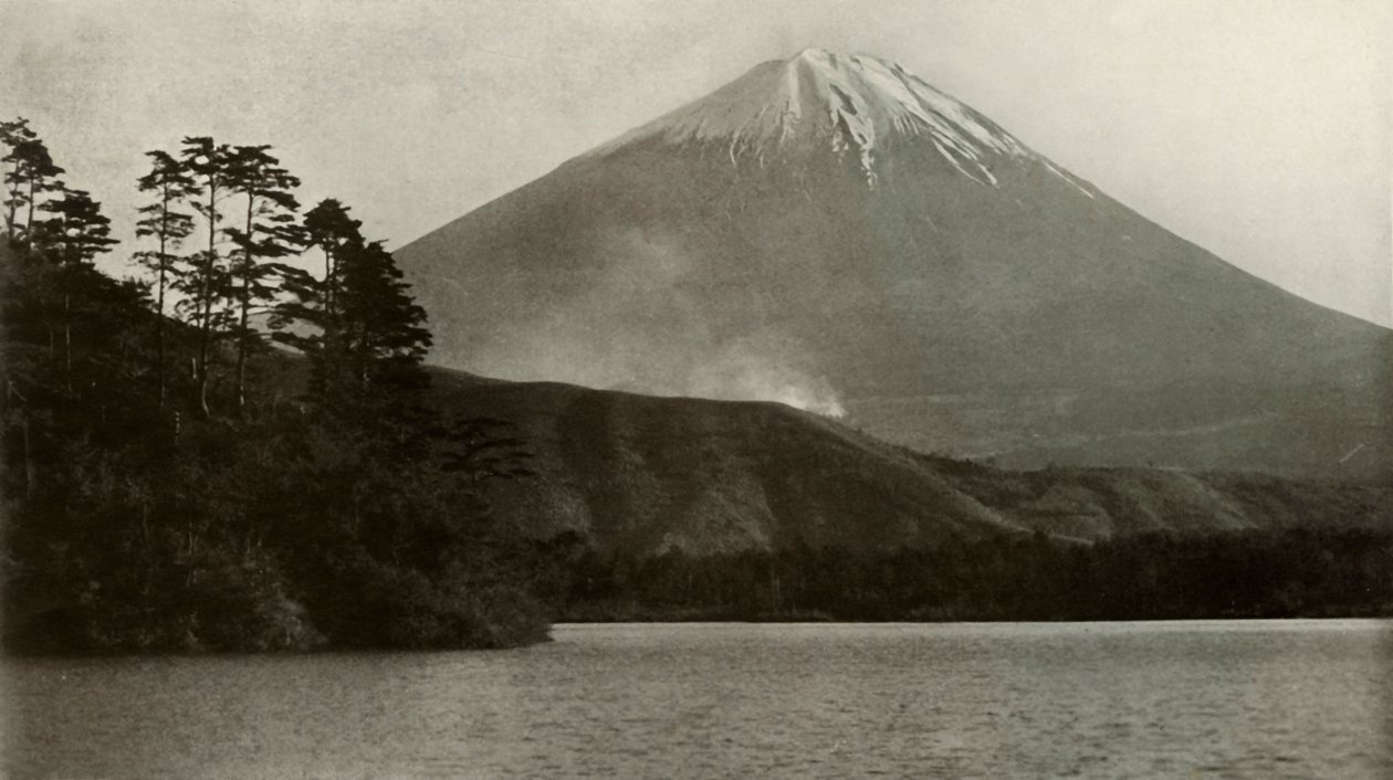 1910年，来自西之海的富士。 作者 赫伯特·庞廷