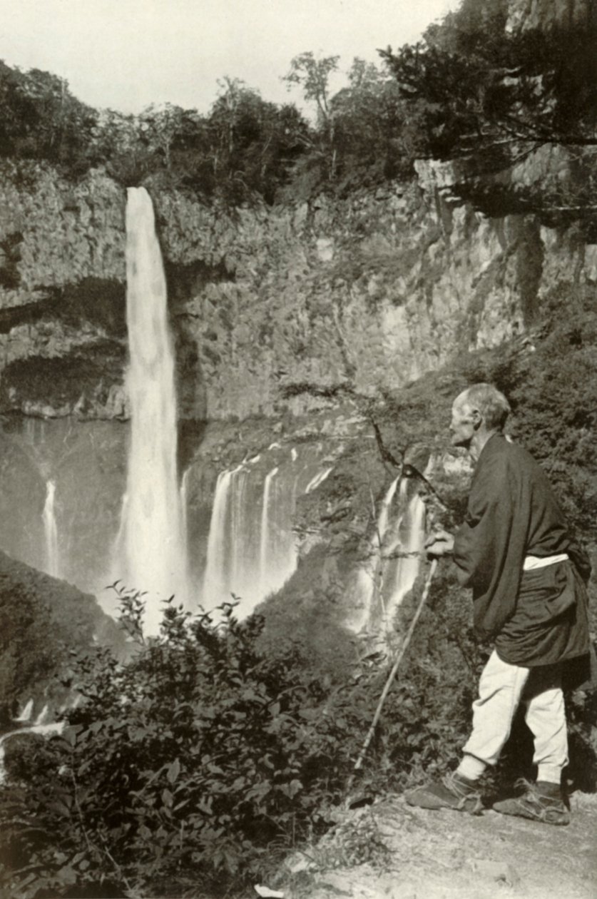 华严塔基（Kegon-No-Taki），1910年。 作者 赫伯特·庞廷