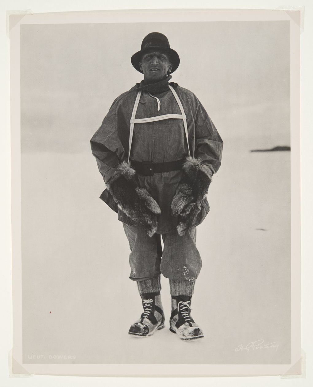 Lieut。 Terra Nova探险队（1910-13）到南极期间的鲍尔斯（溴化物打印） 作者 赫伯特·庞廷