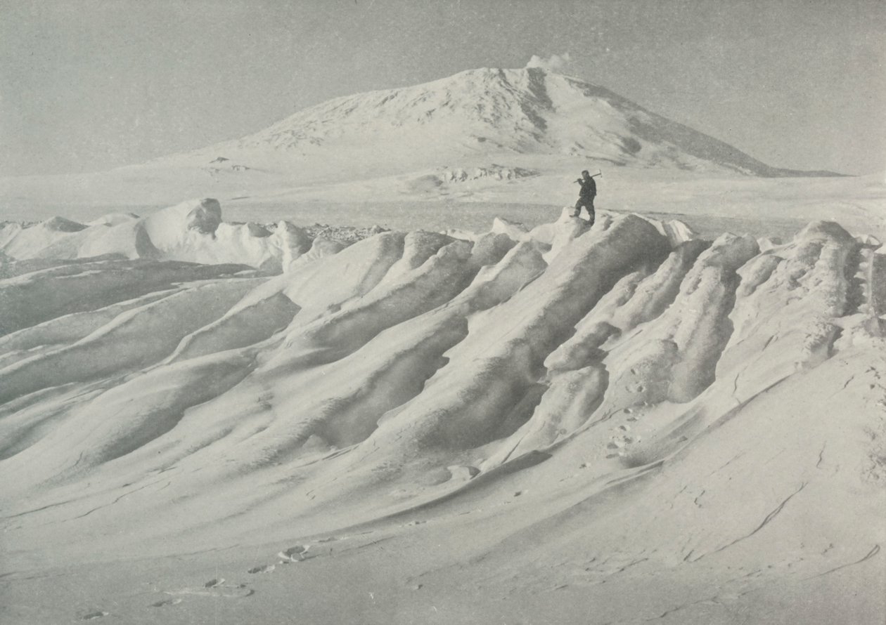 1913年10月，1913年10月，埃雷布斯山越过破冰的冰山 作者 赫伯特·庞廷